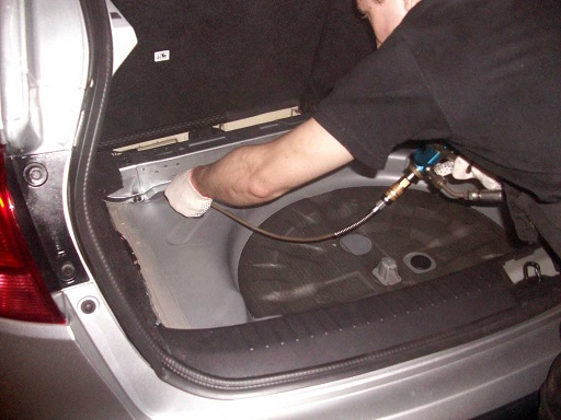 Обработка багажника антикором
